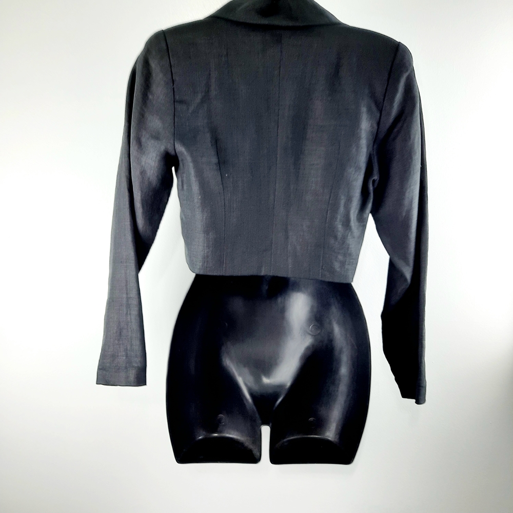 Sophisticated Black Cropped Jacket - Picture 4 of 12